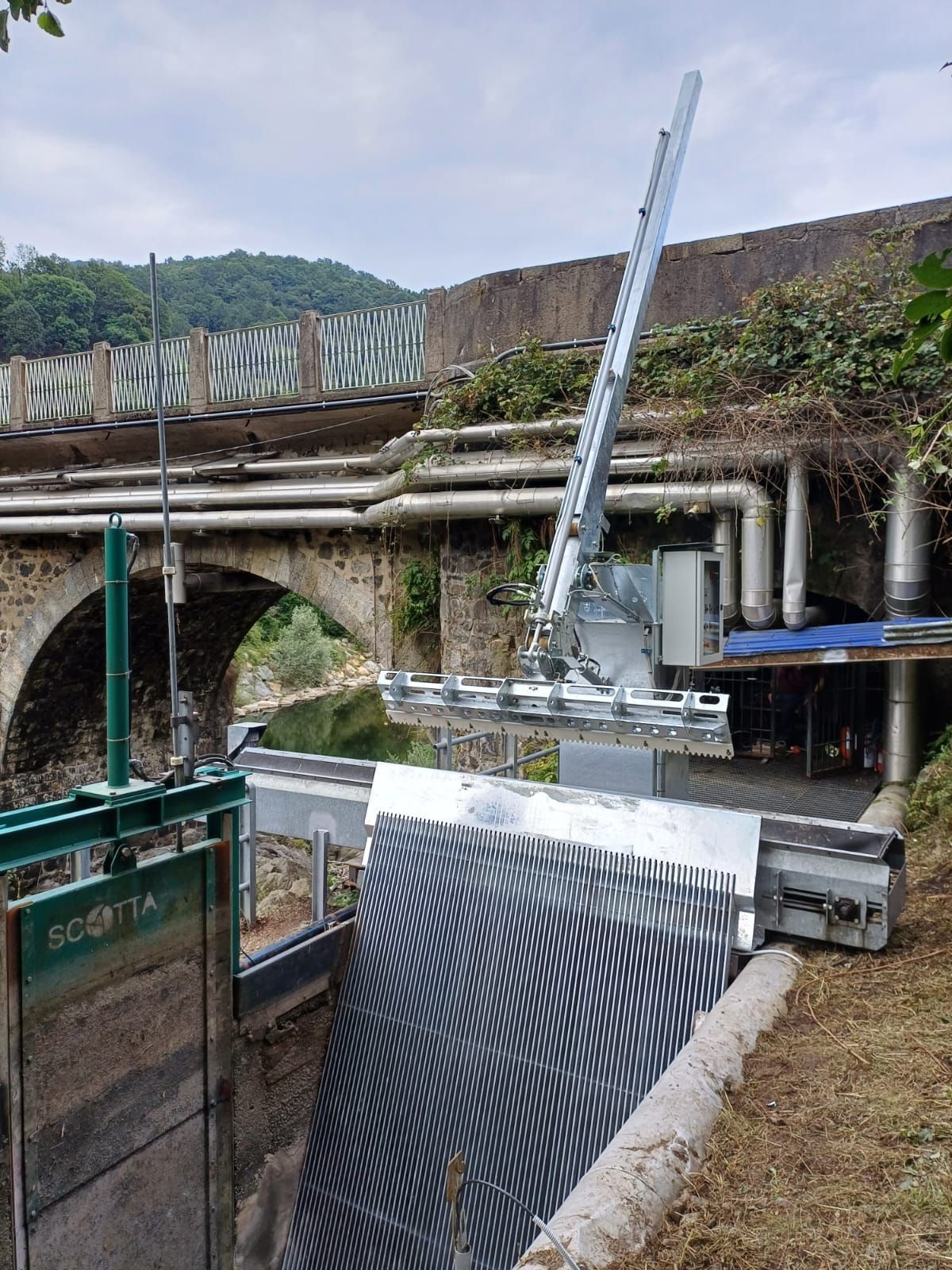 Cantiere edile con una gru