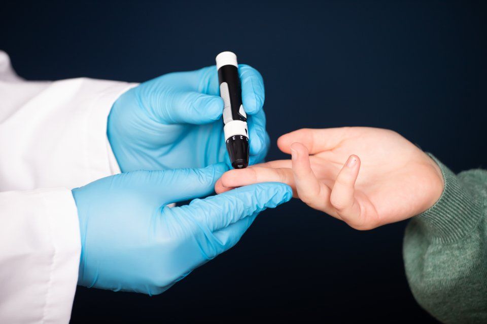 rilevazione diabete con puntura al dito