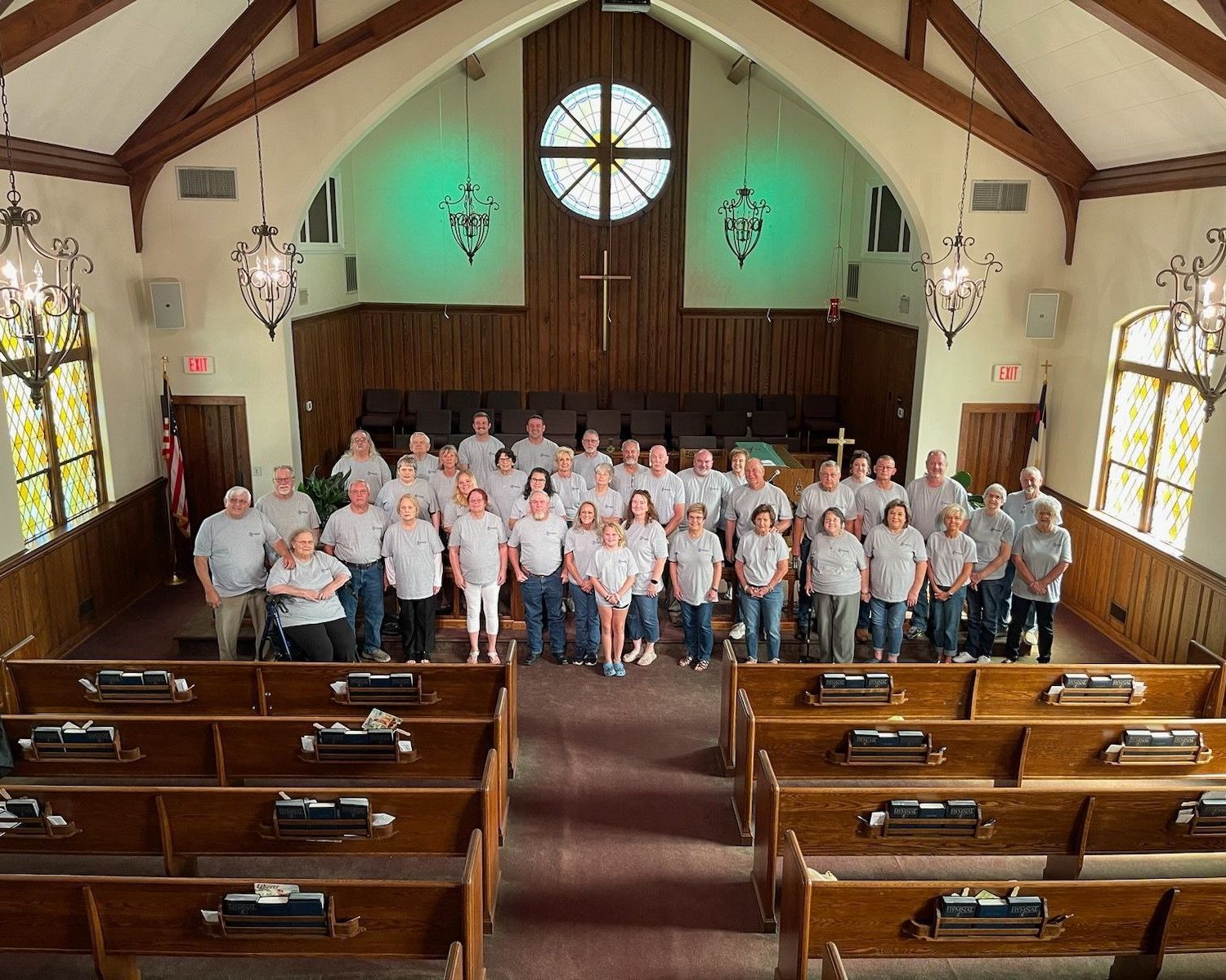 A large group of people are posing for a picture in a church.