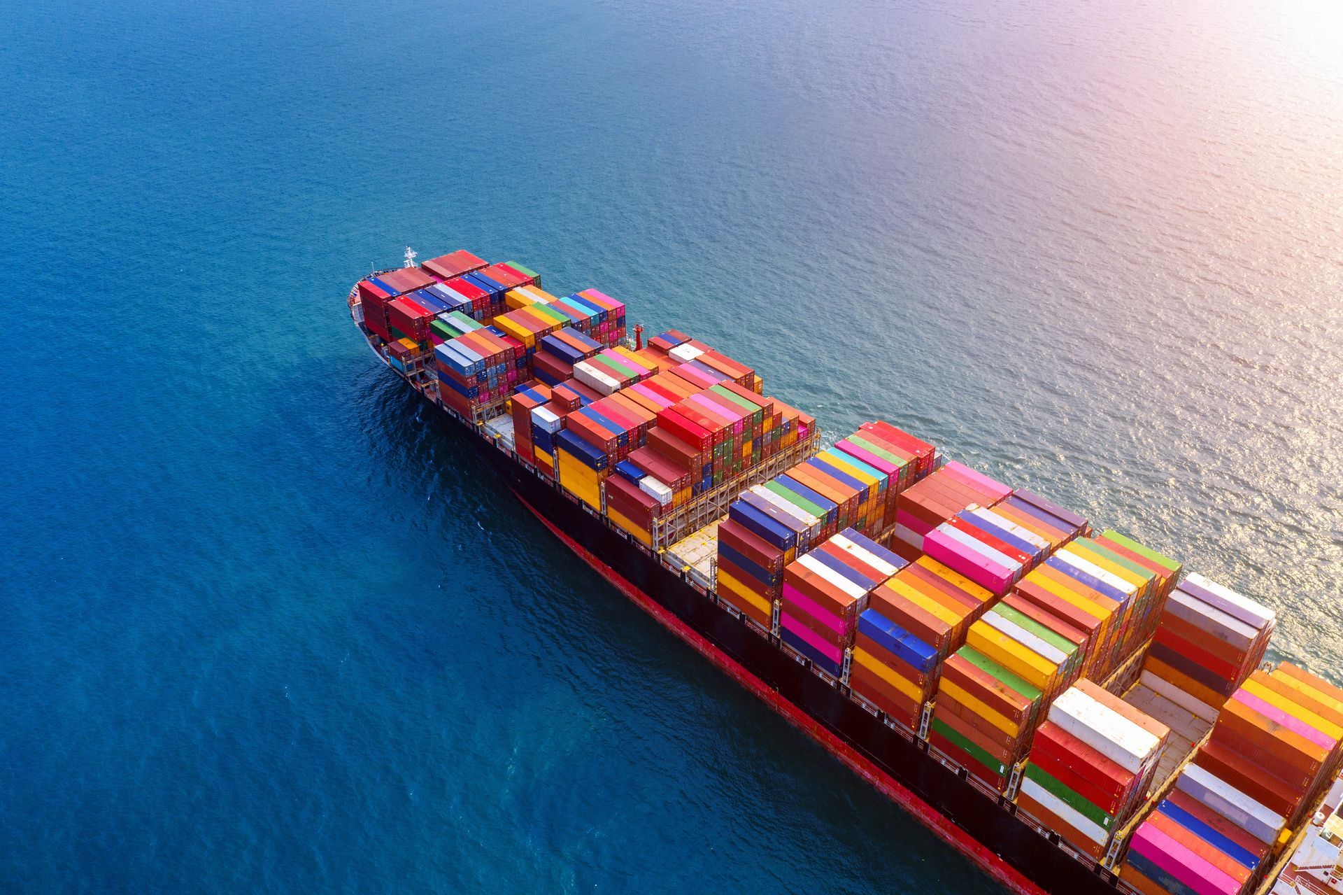 barco de carga utilizado para comercio internacional