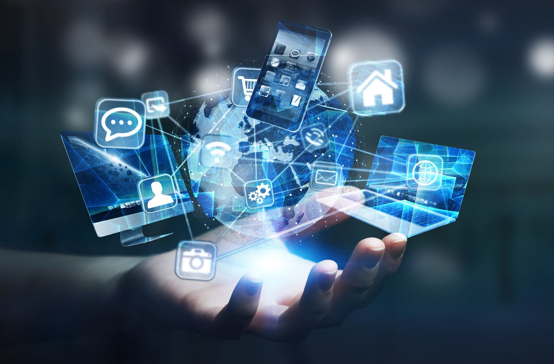 Dispositivos e iconos tecnológicos conectados al planeta tierra digital Dispositivos e iconos tecnológicos conectados al planeta tierra digital