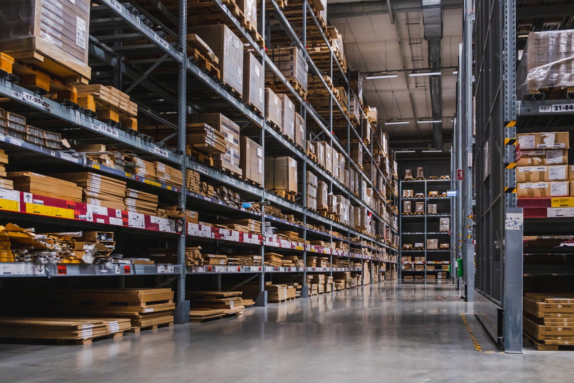 Almacén de pasillo en una tienda ikea Almacén de pasillo en una tienda ikea
