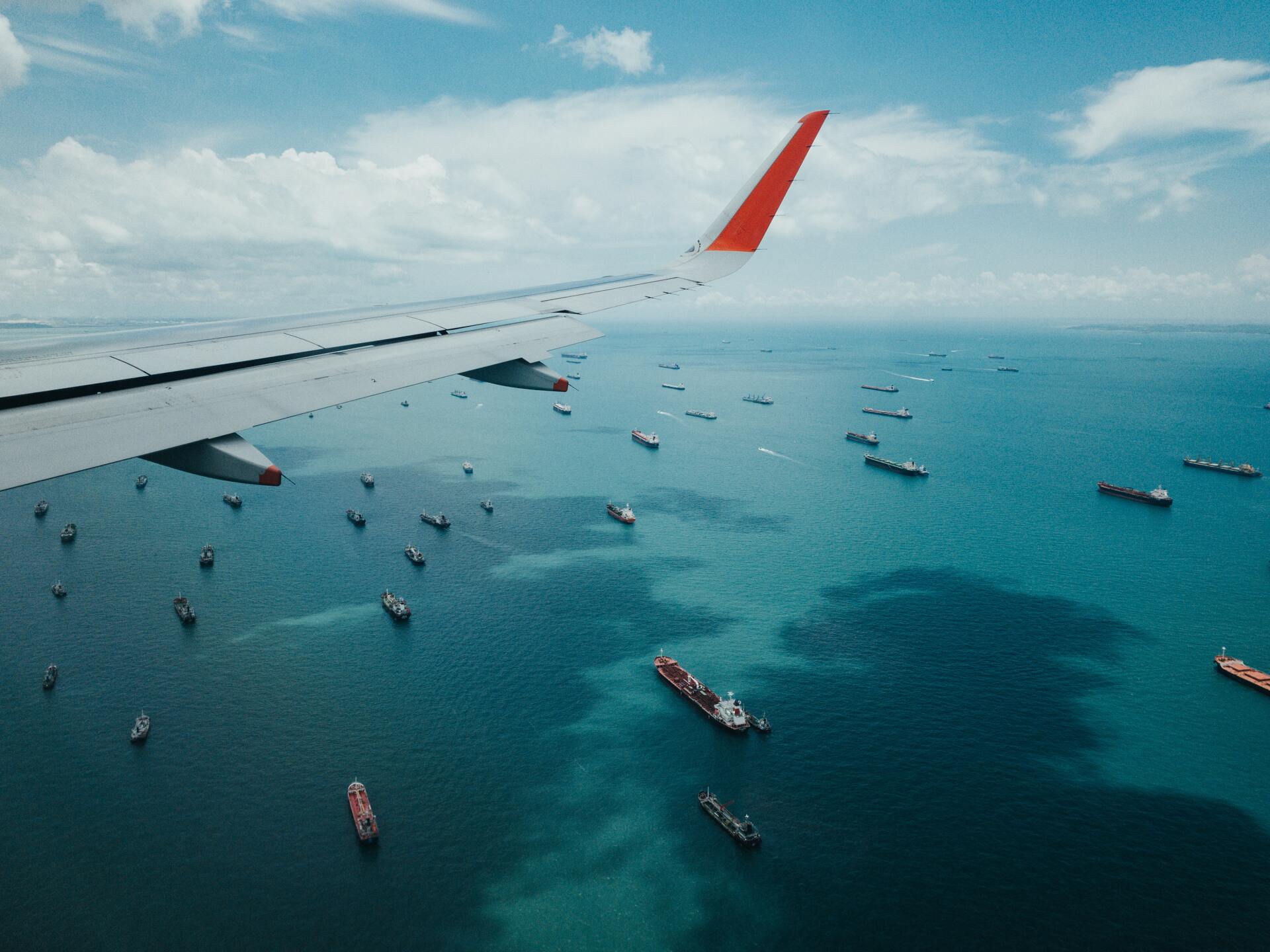 Transporte y logística del buque de carga de contenedores y avión de carga