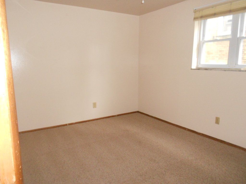 133 E Lane -Bedroom - Apt 1A 02