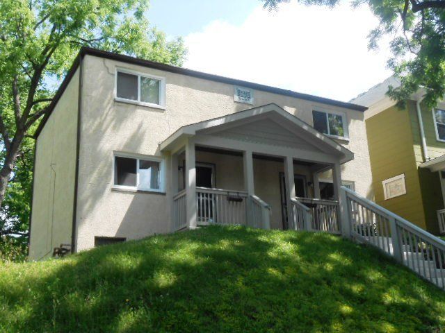 134-136 W. Blake Ave. Exterior