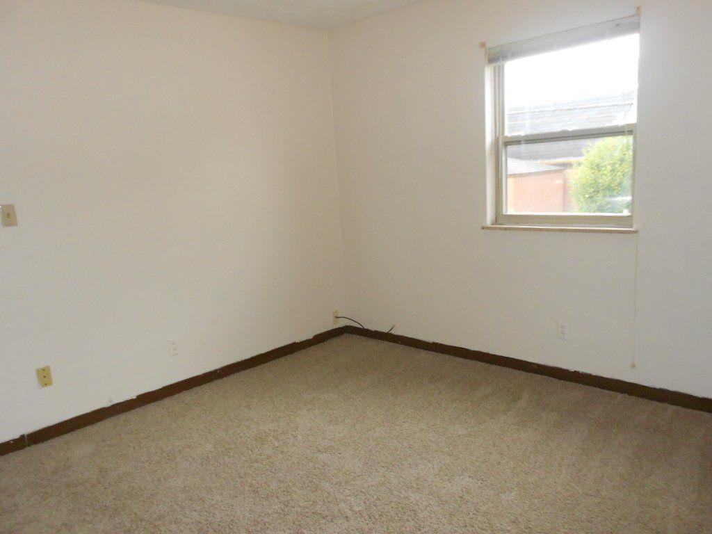 145 King Ave - Bedroom 01