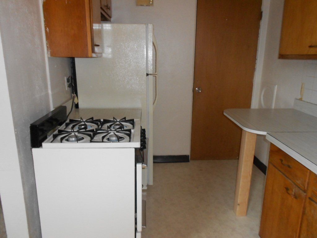 145 King Ave -Kitchen 06
