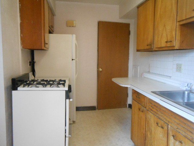 145 King Ave -Kitchen 04