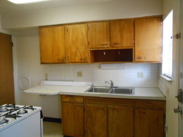 145 King Ave -Kitchen 05
