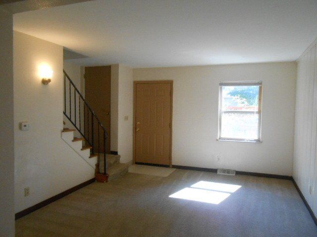 145 King Ave - Living Room 01