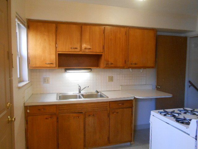 145 King Ave -Kitchen 02