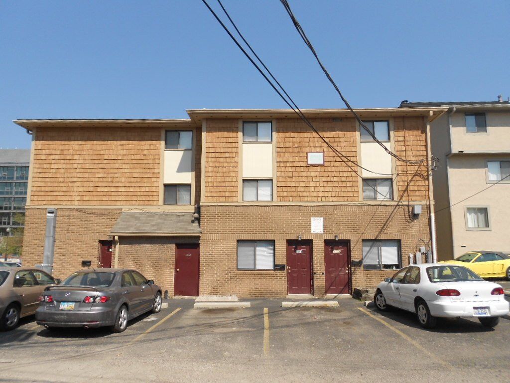 1592 Worthington St.