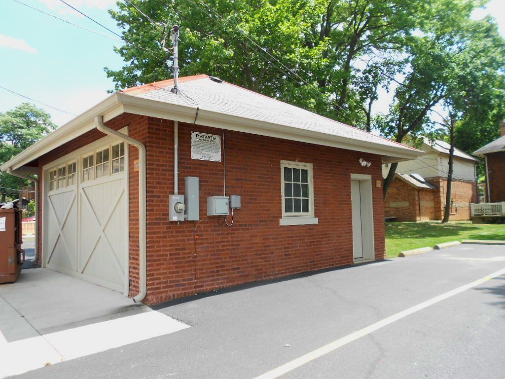 194 E. Lane Ave.