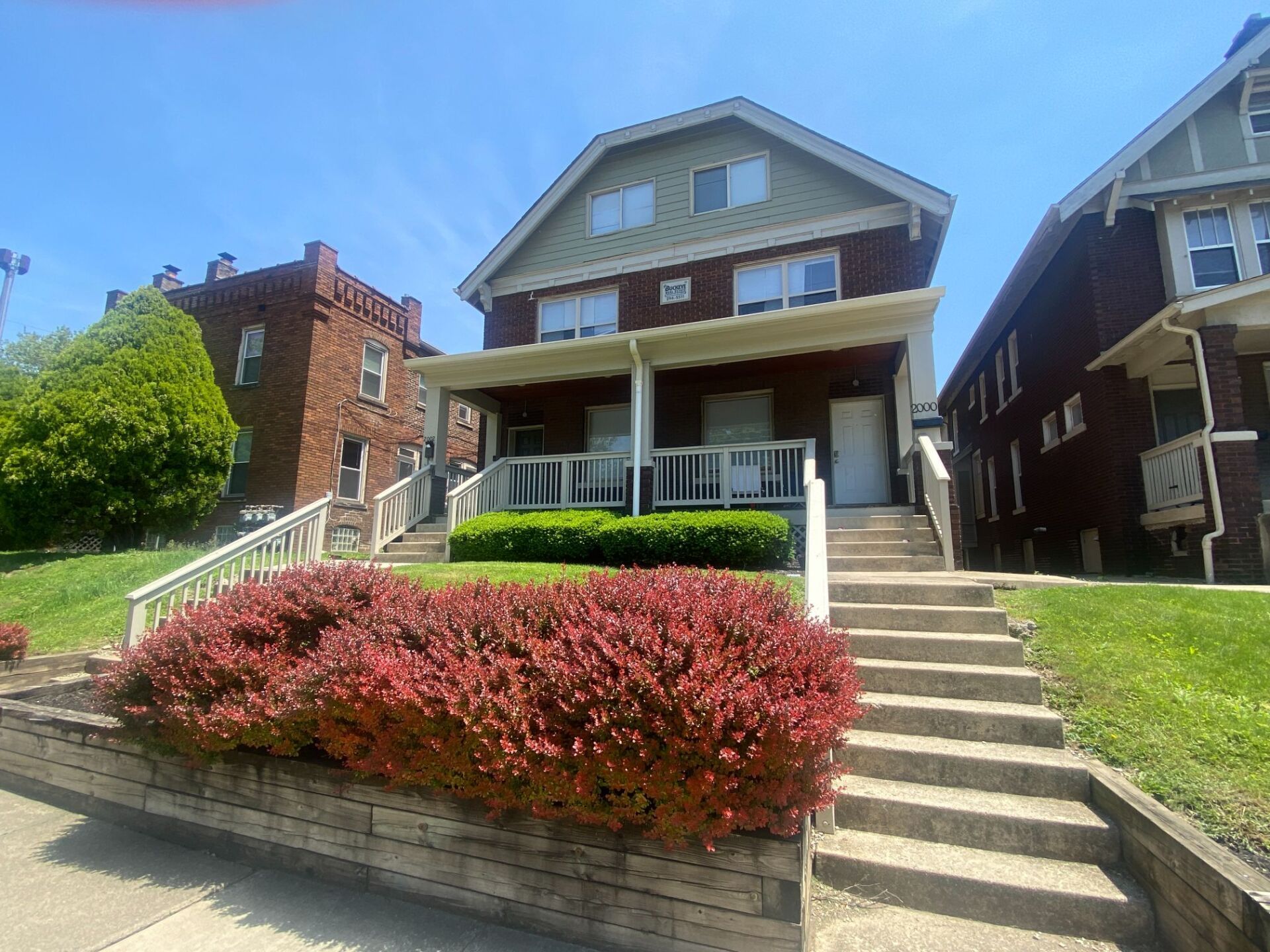 2000-2002 Summit St.