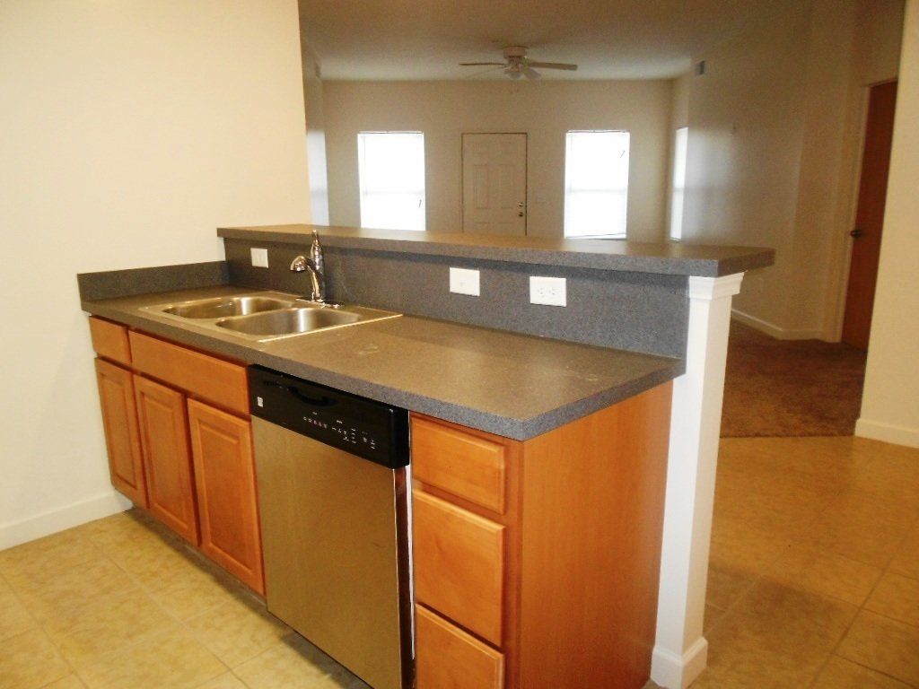2492-2498 Neil Ave. - Kitchen 04