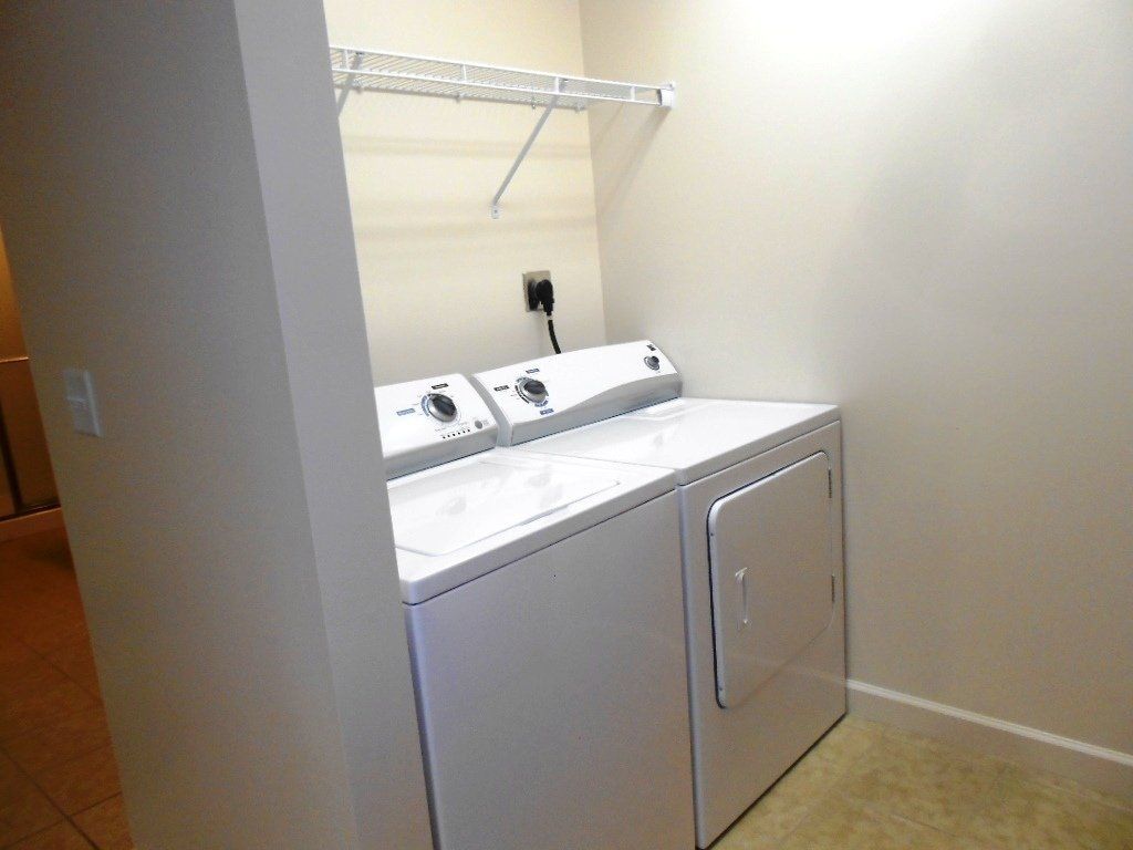 2492-2498 Neil Ave. -In Unit Laundry 02