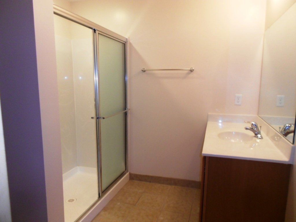 2492-2498 Neil Ave. - Bathroom 02