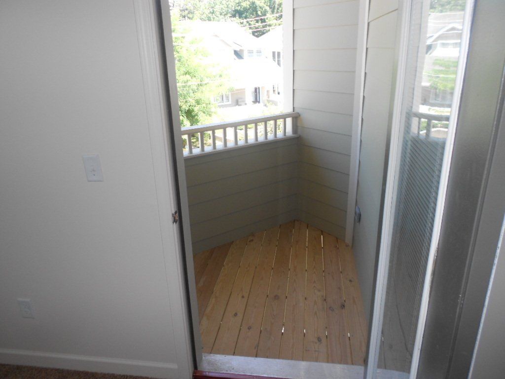 2492-2498 Neil Ave. -Balcony