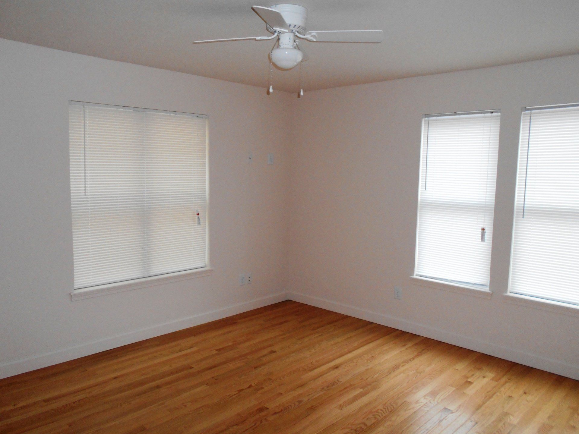 44 W. 9th Ave. - Living Room with Ceiling Fan