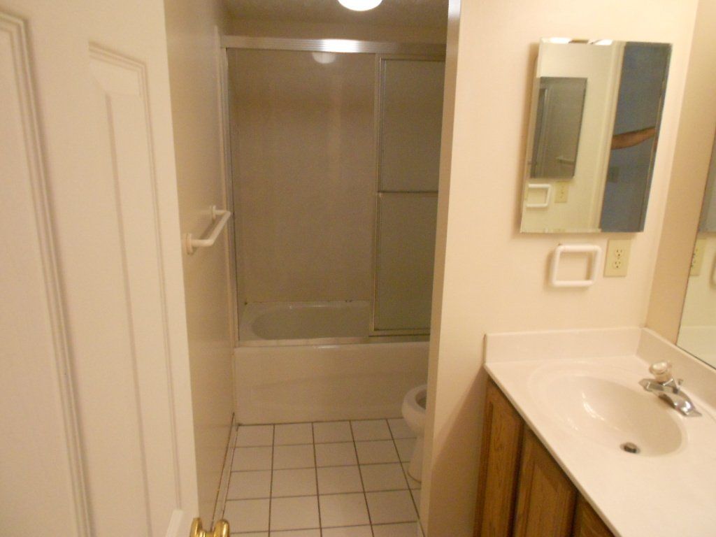 218 E. 17th Ave. - Bathroom 02