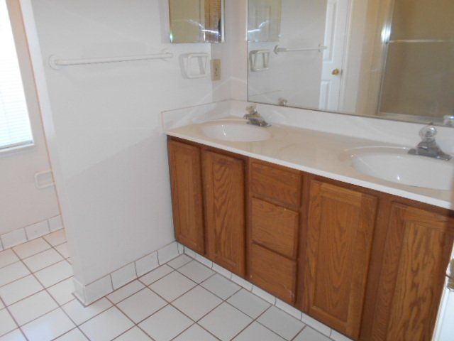 218 E. 17th Ave. - Bathroom 03
