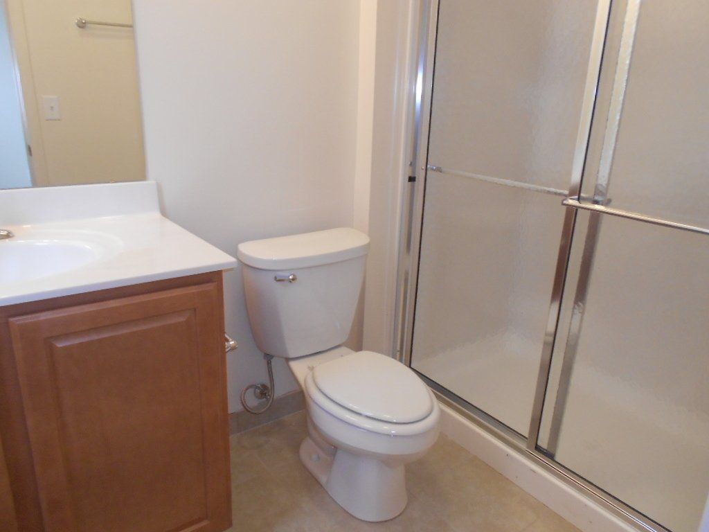 1509-1513 N. High St. - Bathroom 02