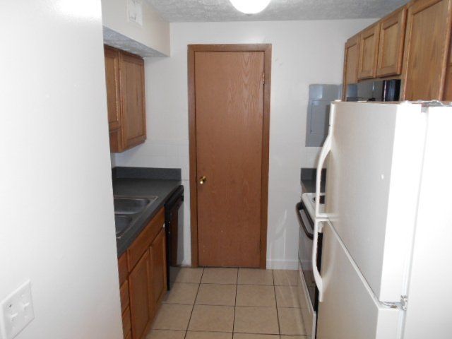 174 W. 9th Ave. Apt. D - Kitchen 01