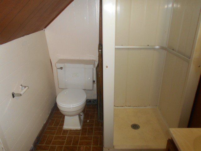 38 1/2 E. 18th Ave bathroom 2