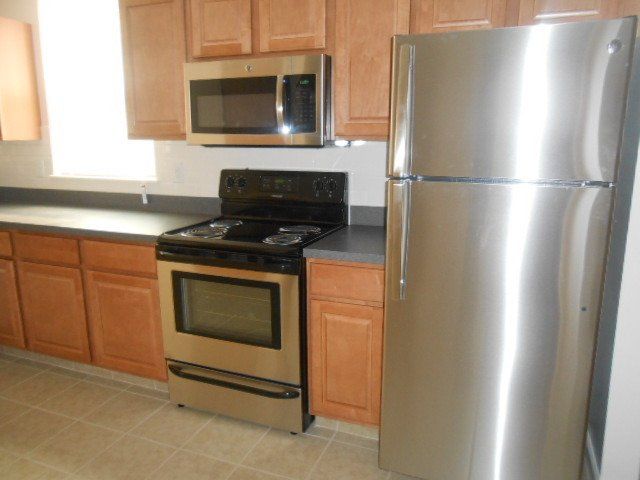 2164 Tuller St. - Kitchen 02