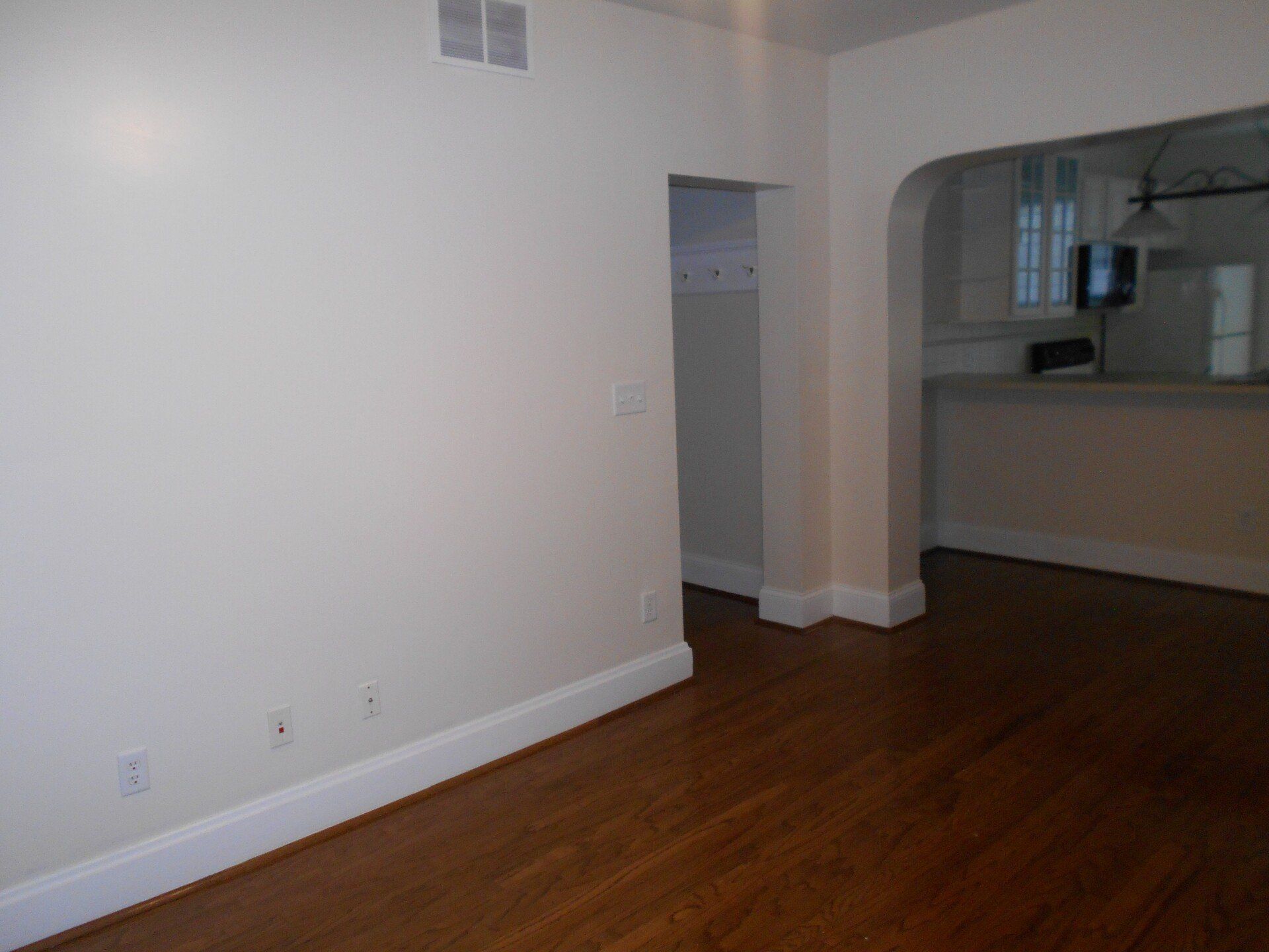 49 W. Tompkins Ave. -Living room 02
