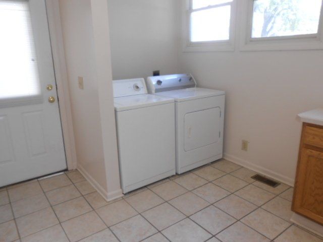 192 E. Lane Ave.- In unit Laundry