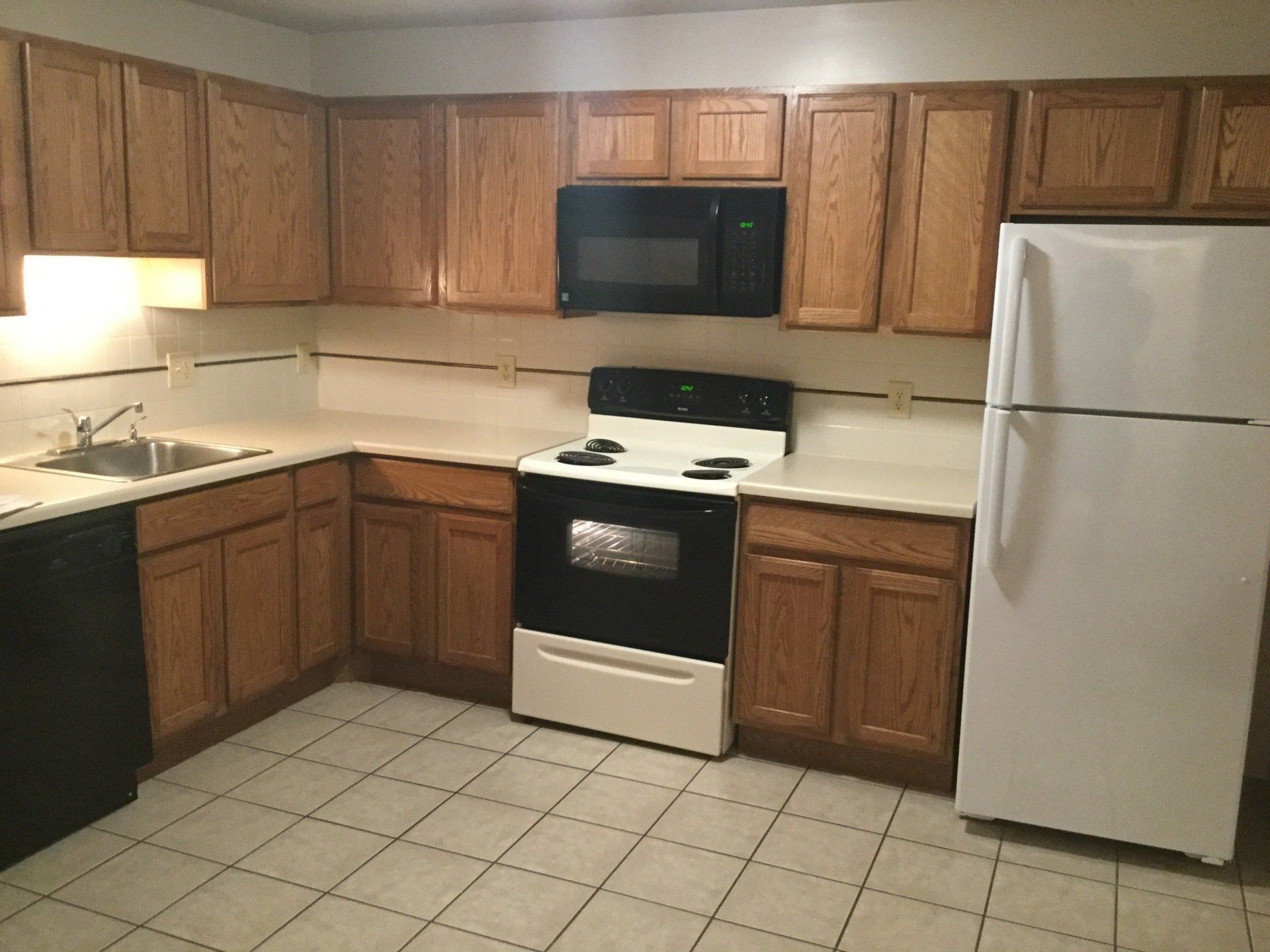 170-171 W. Maynard - Kitchen 03