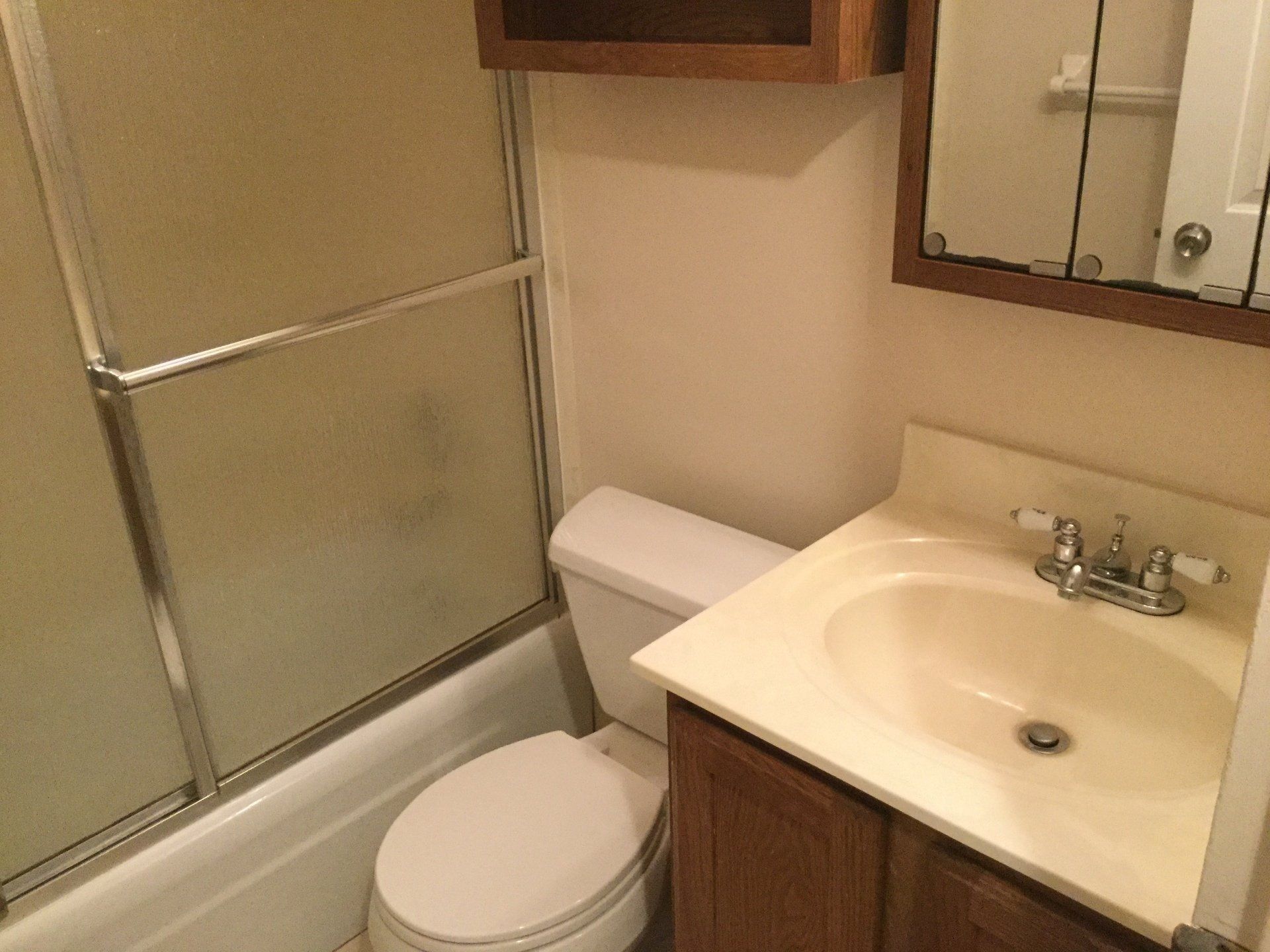 170-171 W. Maynard -Bathroom 01