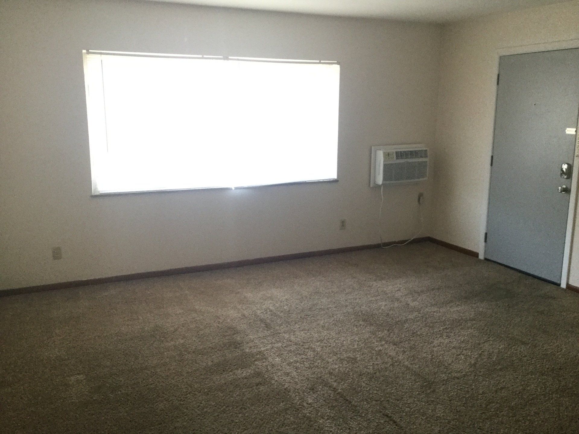 773 Riverview Dr interior 1