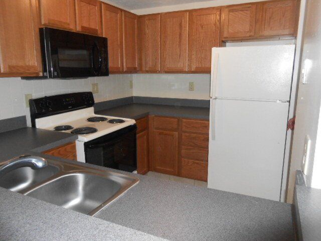 130 W. Maynard - Kitchen Apt 1A