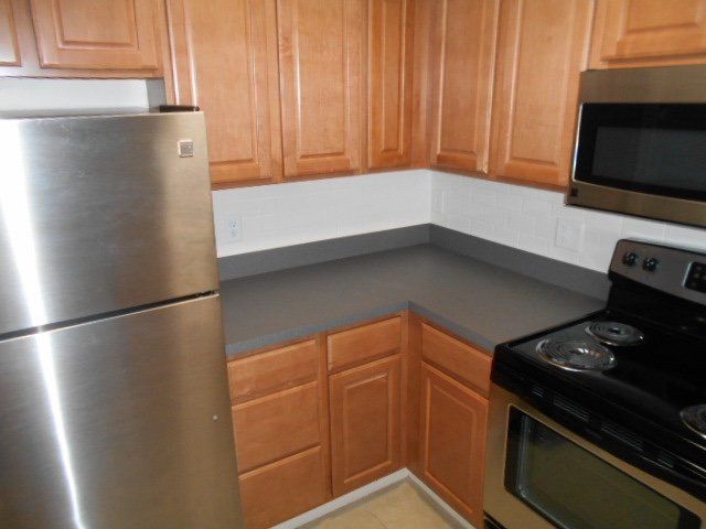 130 W. Maynard - Kitchen Apt 2E 02