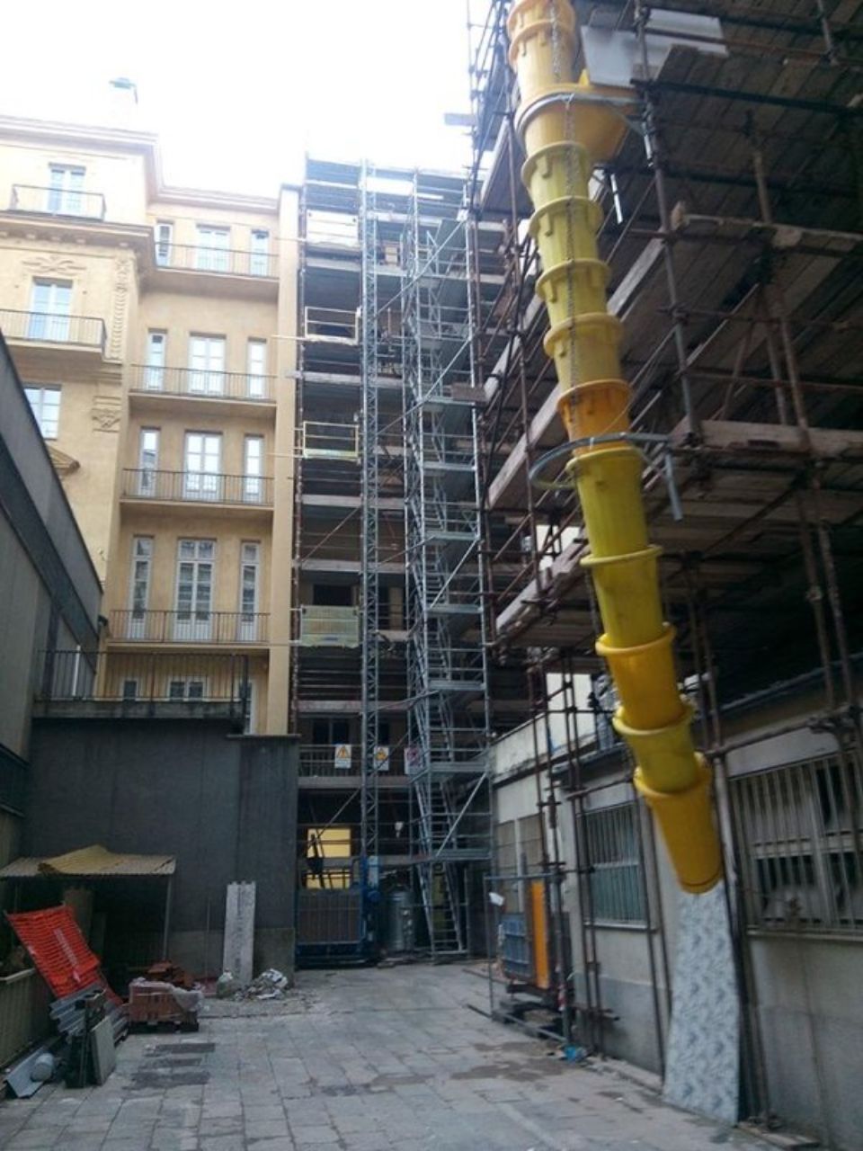 Noleggio montacarichi per edilizia