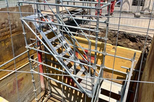 struttura ponteggio con scala