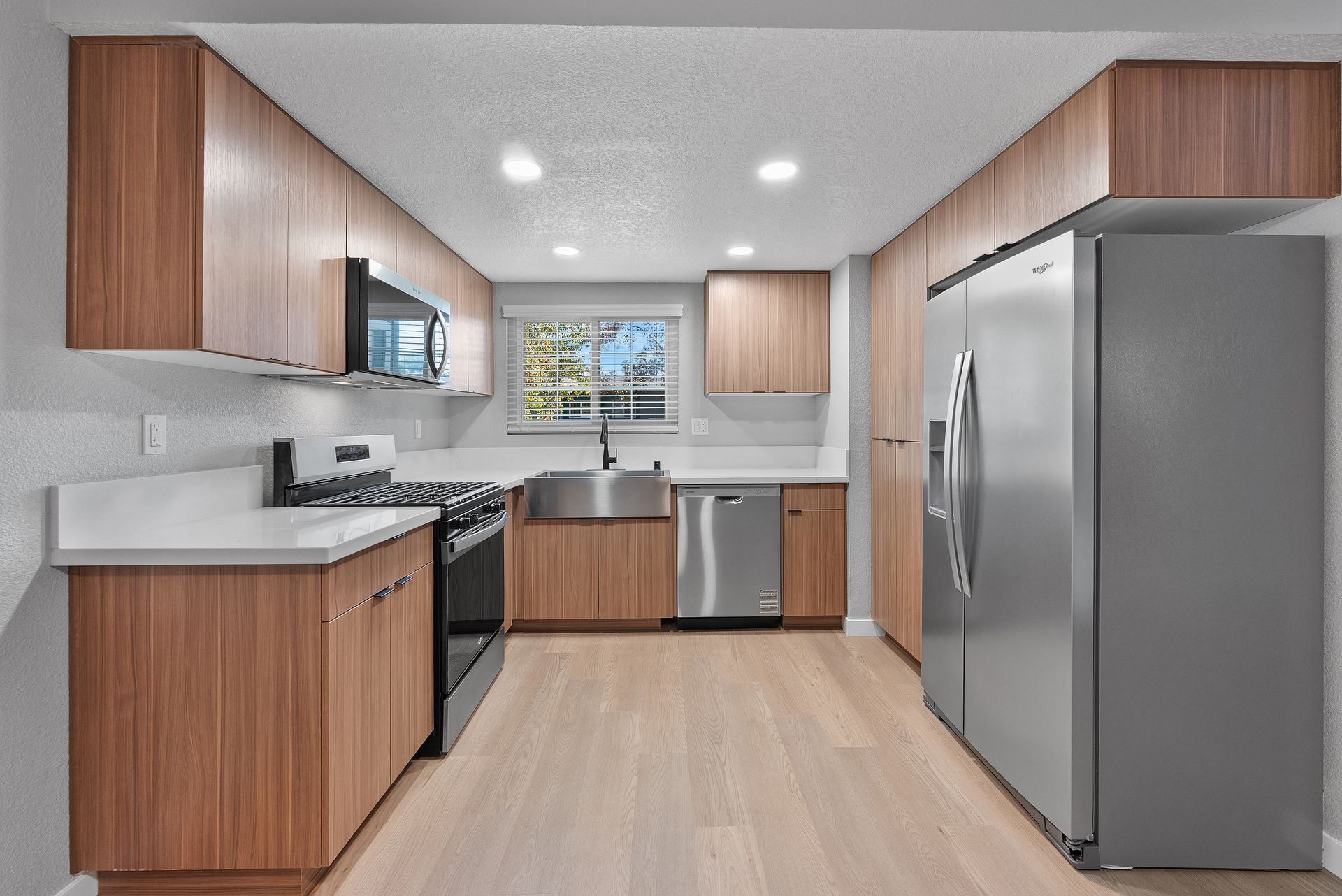 Sliding Photo Gallery Displaying Apartment Features