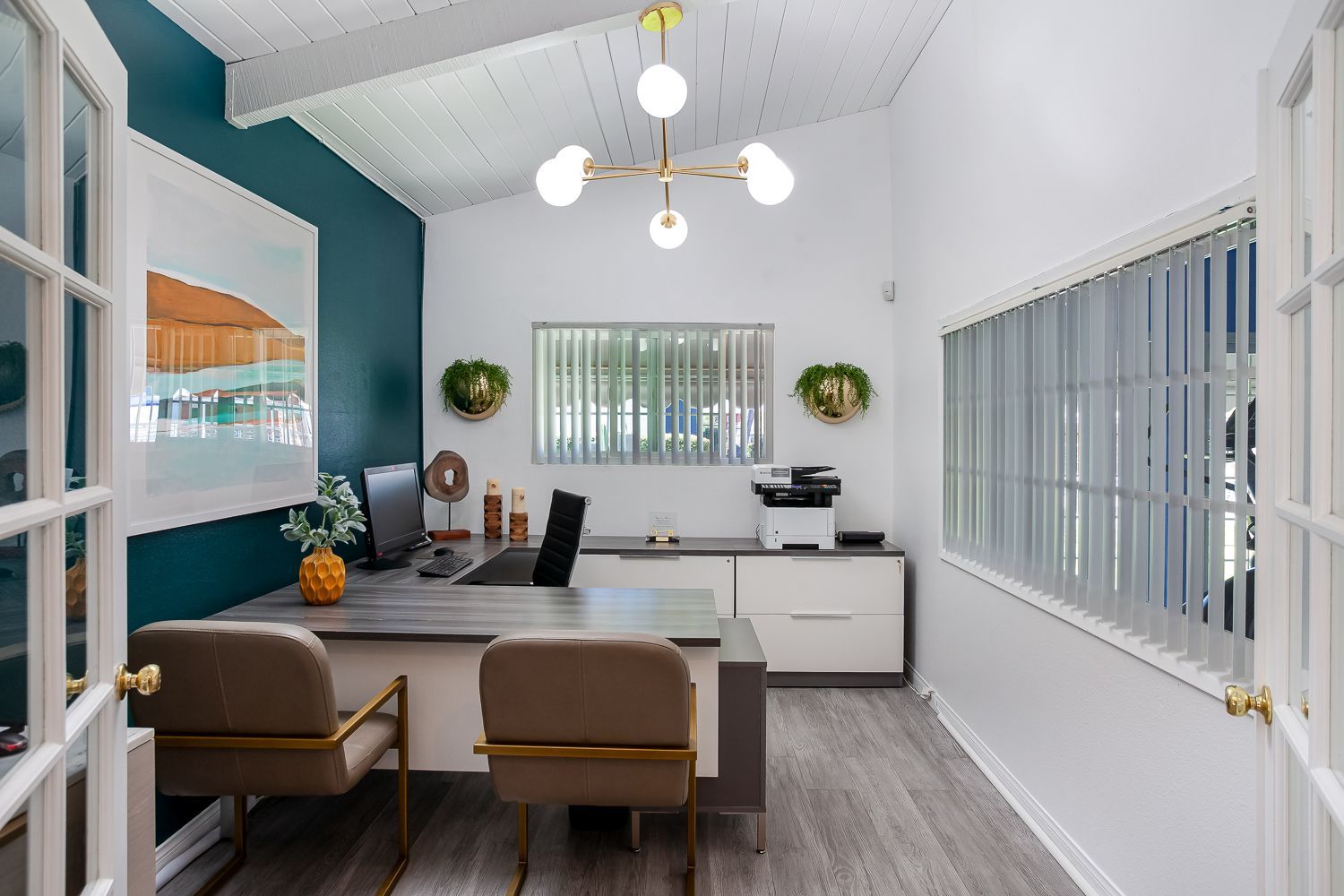 Sliding Photo Gallery Displaying Community Amenities