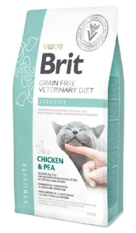 Bolsa de comida para gatos británica: sabor pollo y guisantes. Gato gris acariciado. Envase turquesa y blanco.