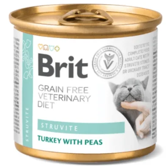 Lata de alimento para gatos Brit Grain Free Veterinary Diet, pavo con guisantes, con un gato azul.