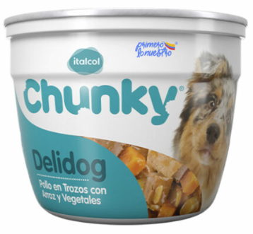 Contenedor de comida para perros con etiqueta 