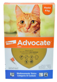 Caja de tratamiento antipulgas para gatos Advocate, con un gato naranja en la parte frontal.