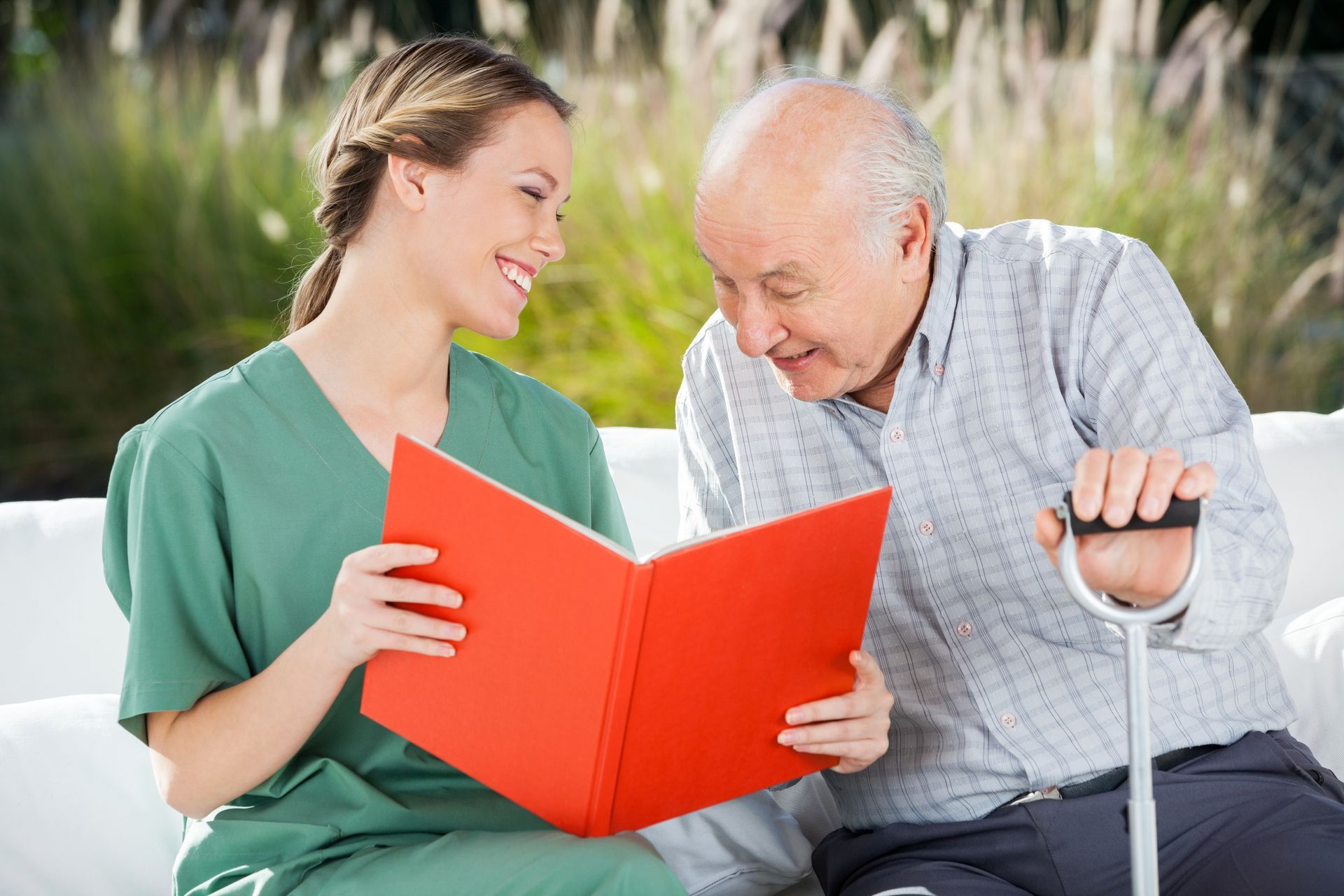 Friendly caregiver providing companionship – Arizona senior home care provider
