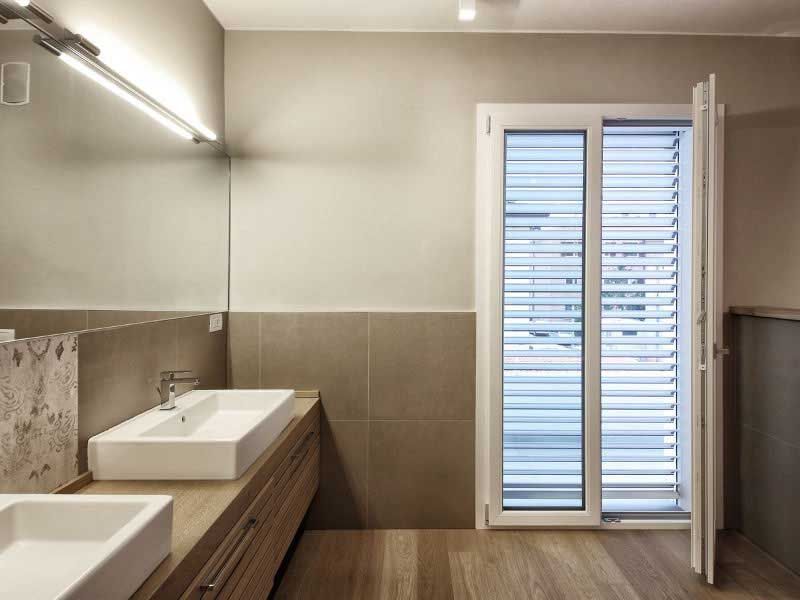 finestra in pvc con persiana