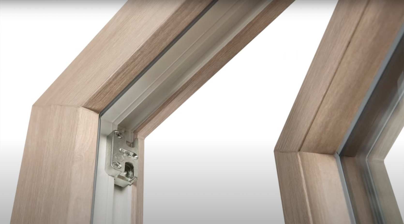 primo piano di un telaio di finestra in legno
