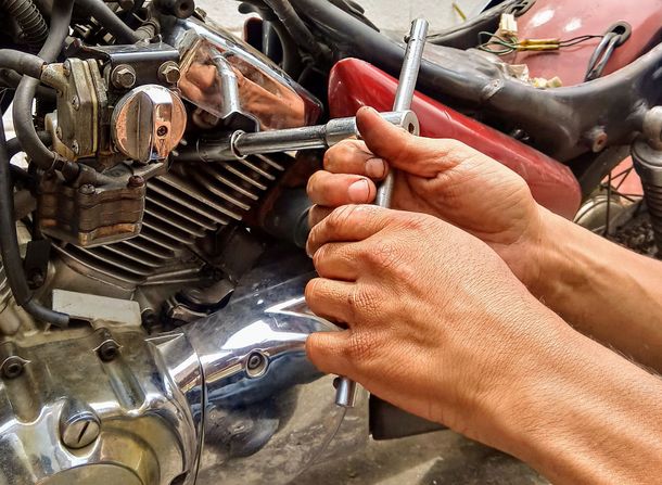 Motocicletta in fase di controllo tecnico