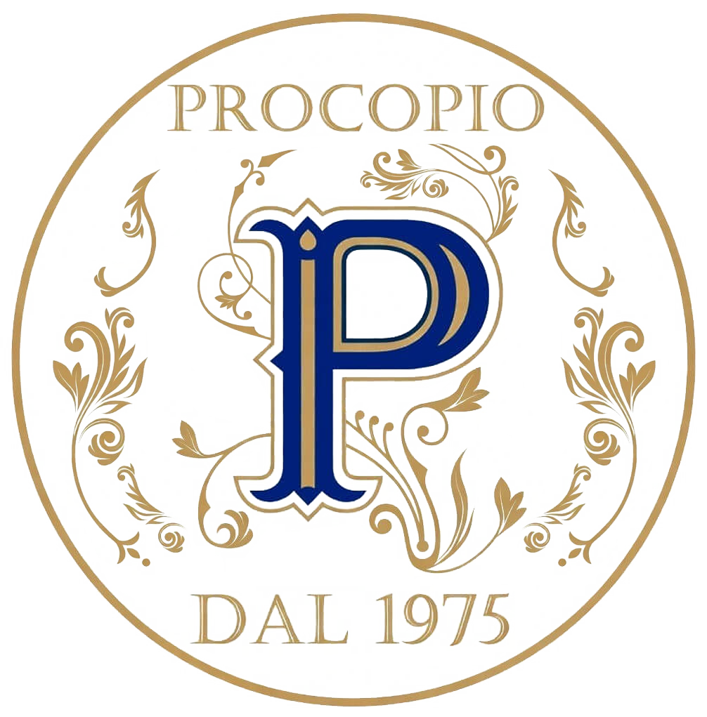 Logo Procopio con corona floreale dorata, P blu e oro e testo «DAL 1975»