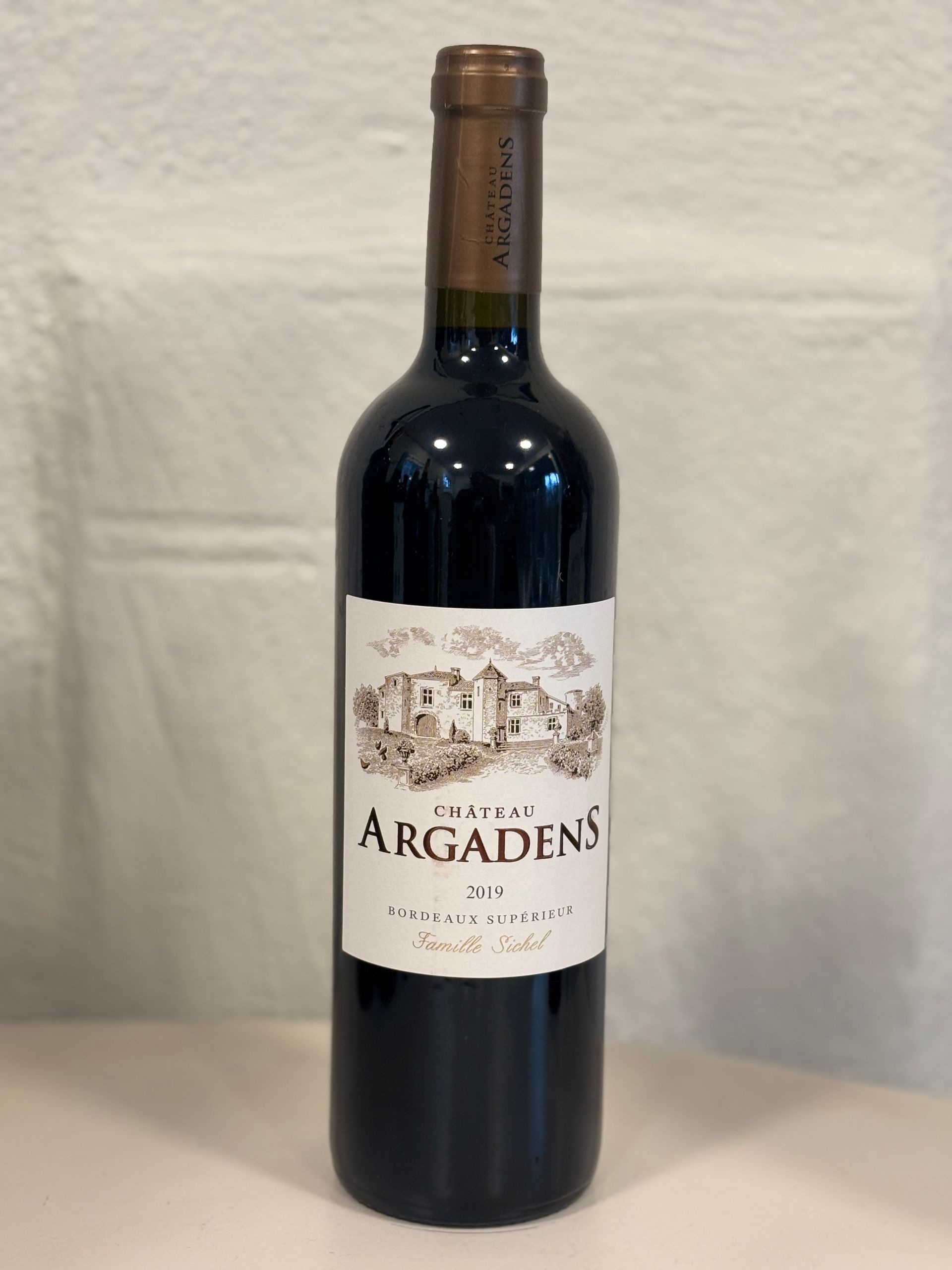 Château Argadens - Merlot 63%, Cabernet Sauvignon 37%
